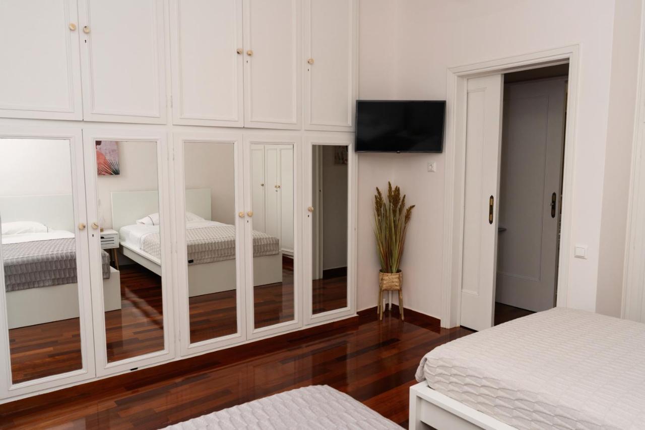 Visum Acropol ,3Br - Private Terrace-Jacuzzi - Amazing View Lejlighed Athen Eksteriør billede